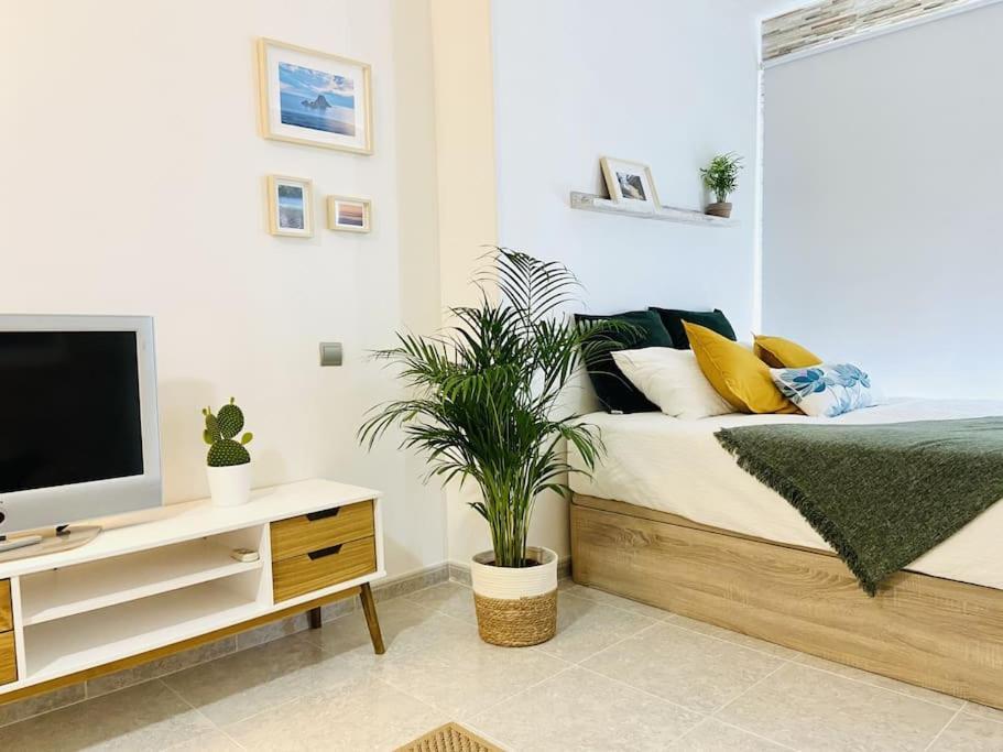 Alterhome Luminoso Estudio Con Piscina Y Maravillosas Vistas Torremolinos Exterior photo
